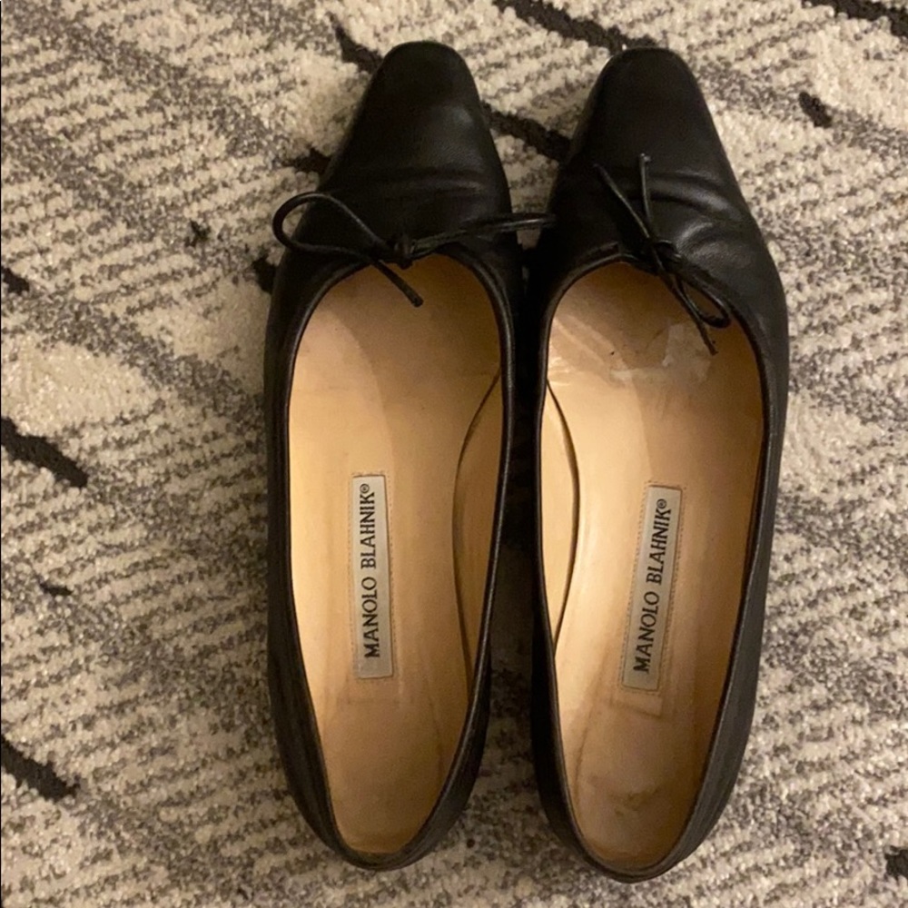 MANOLO BLAHNIK Leather Bow-Accented Flats